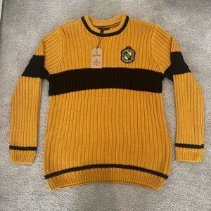 Harry Potter Hufflepuff Quidditch Crewneck Sweater in Gold and Black Size Large